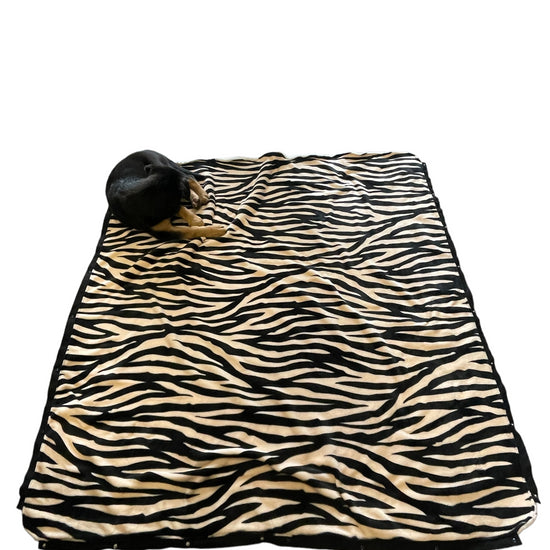 Plaid Deken - Jacquard Donker Roze Zebra / Zwart Wafel Eén Maat