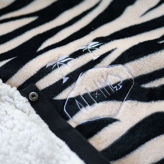 Plaid Deken - Jacquard Donker Roze Zebra / Zwart Wafel Eén Maat