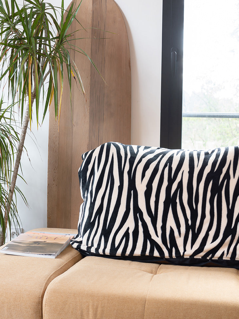 Plaid Blanket - Jacquard Dark Pink Zebra / Black Waffle One Size