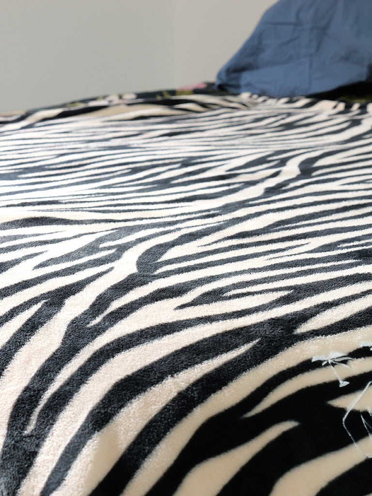 Plaid Blanket - Jacquard Dark Pink Zebra / Black Waffle One Size