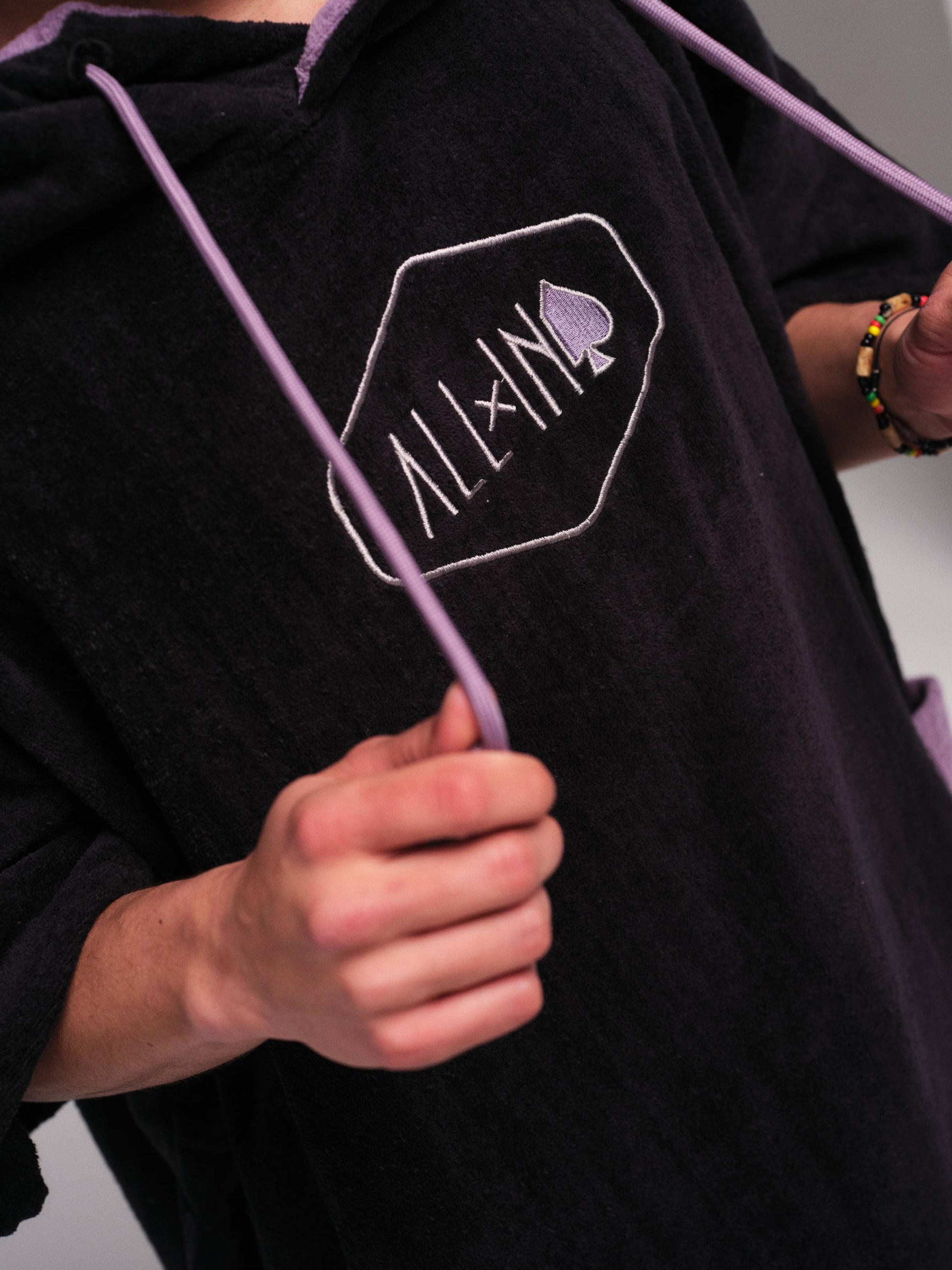 V Poncho Flash Line - Zwart Nirvana Eén maat