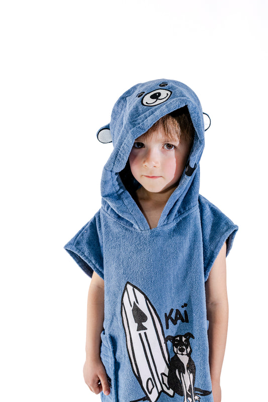Poncho surf bébé ALL-IN Kaï Surf Blue capuche avec oreilles, illustration Kaï et sa planche, 2-6 ans