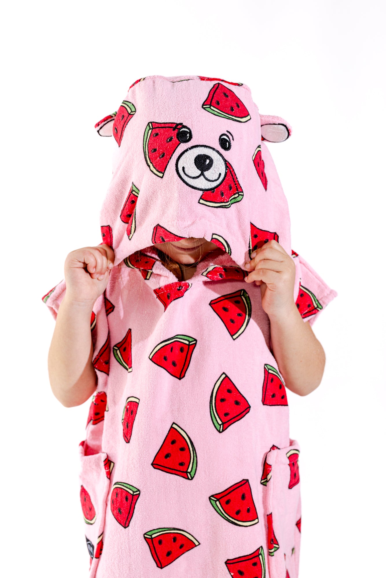 Poncho surf enfant ALL-IN Watermelon capuche avec oreilles roses, motif pastèques rouge et rose