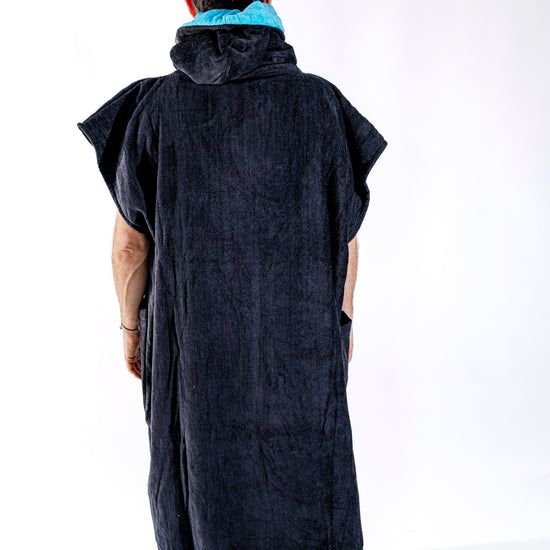 Poncho de bain ALL-IN Classic Black Turquoise, vue dos, coloris noir uni, SS26