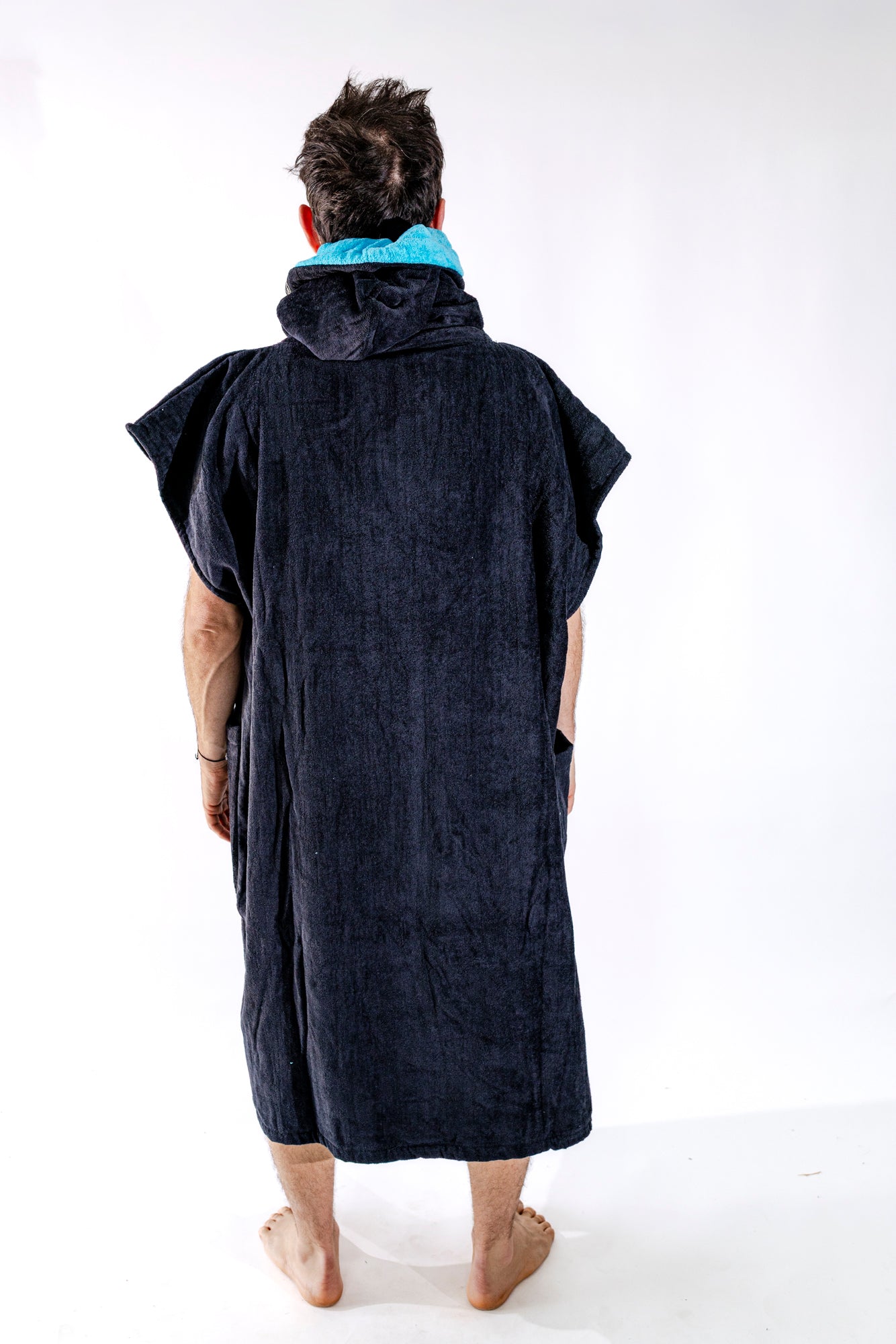 Poncho de bain ALL-IN Classic Black Turquoise, vue dos, coloris noir uni, SS26