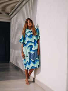 Poncho adulto con corte en V - Azul Berlín