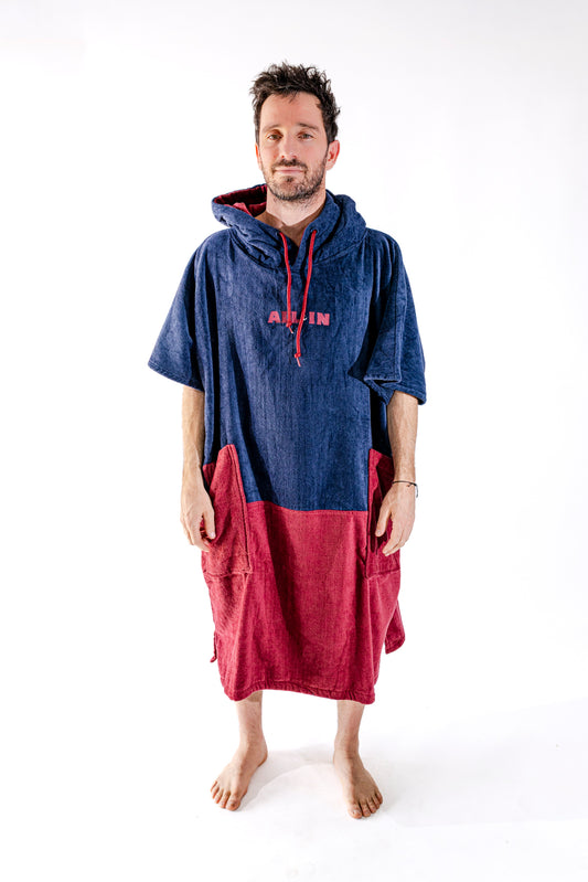 Poncho de surf ALL-IN Hossegor navy et rouge – vue de face – collection SS26