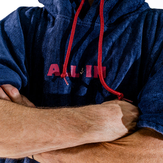 Poncho surf ALL-IN Yachting Club Hossegor – détail avant – éponge coton navy