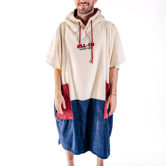 Poncho de surf ALL-IN Yacht Club écru et marine – vue de face – collection SS26