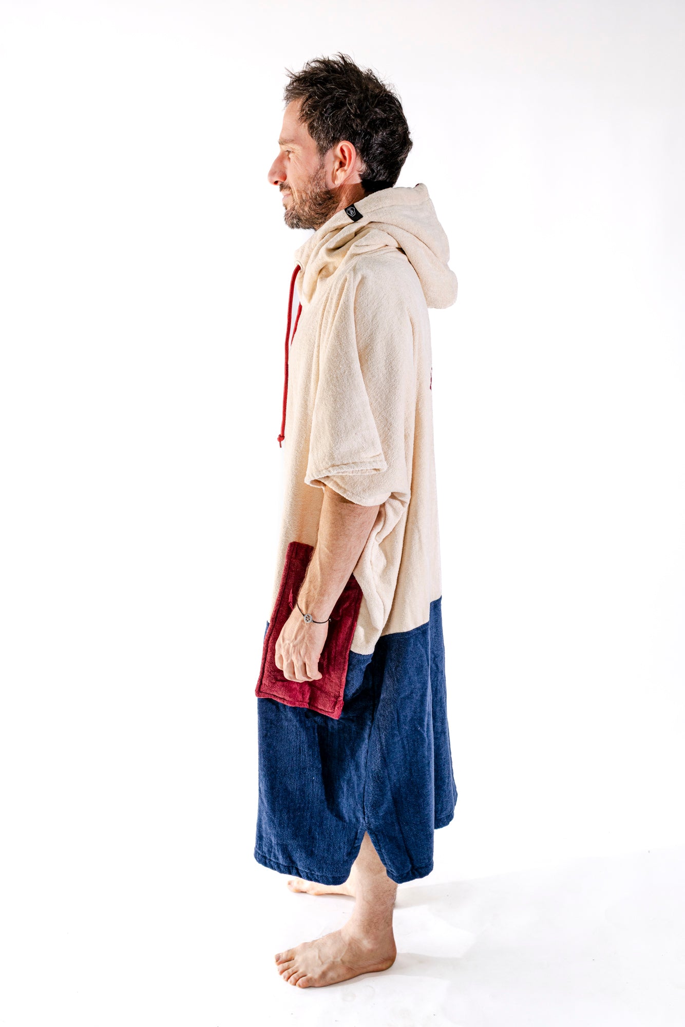 Poncho de bain à capuche ALL-IN Yacht Club – vue de profil – coloris écru et bleu