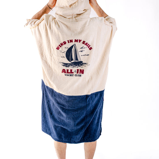 Poncho surf ALL-IN Yacht Club – vue dos – coloris écru navy rouge