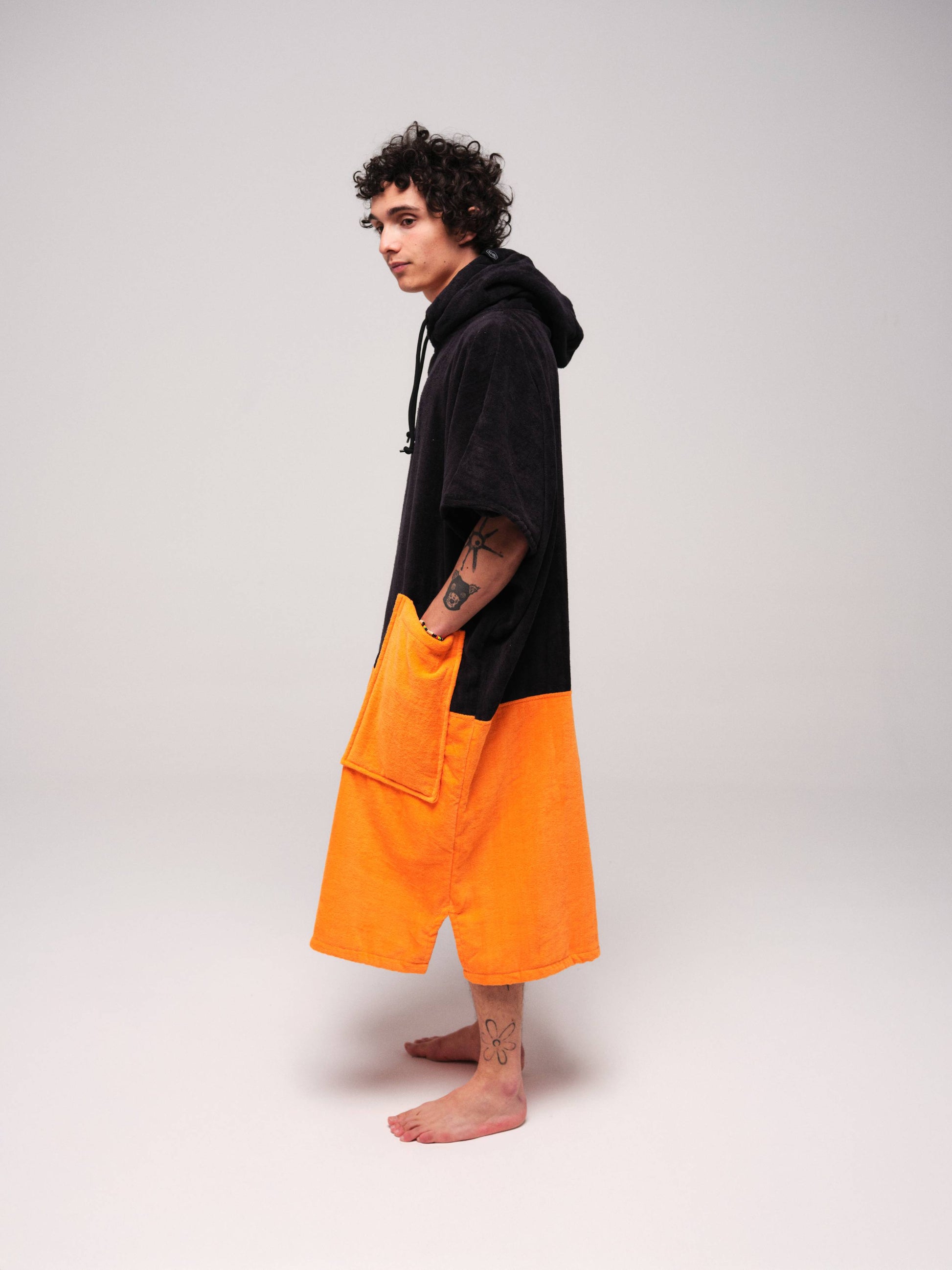V Poncho Flash Line - Black Apricot One Size