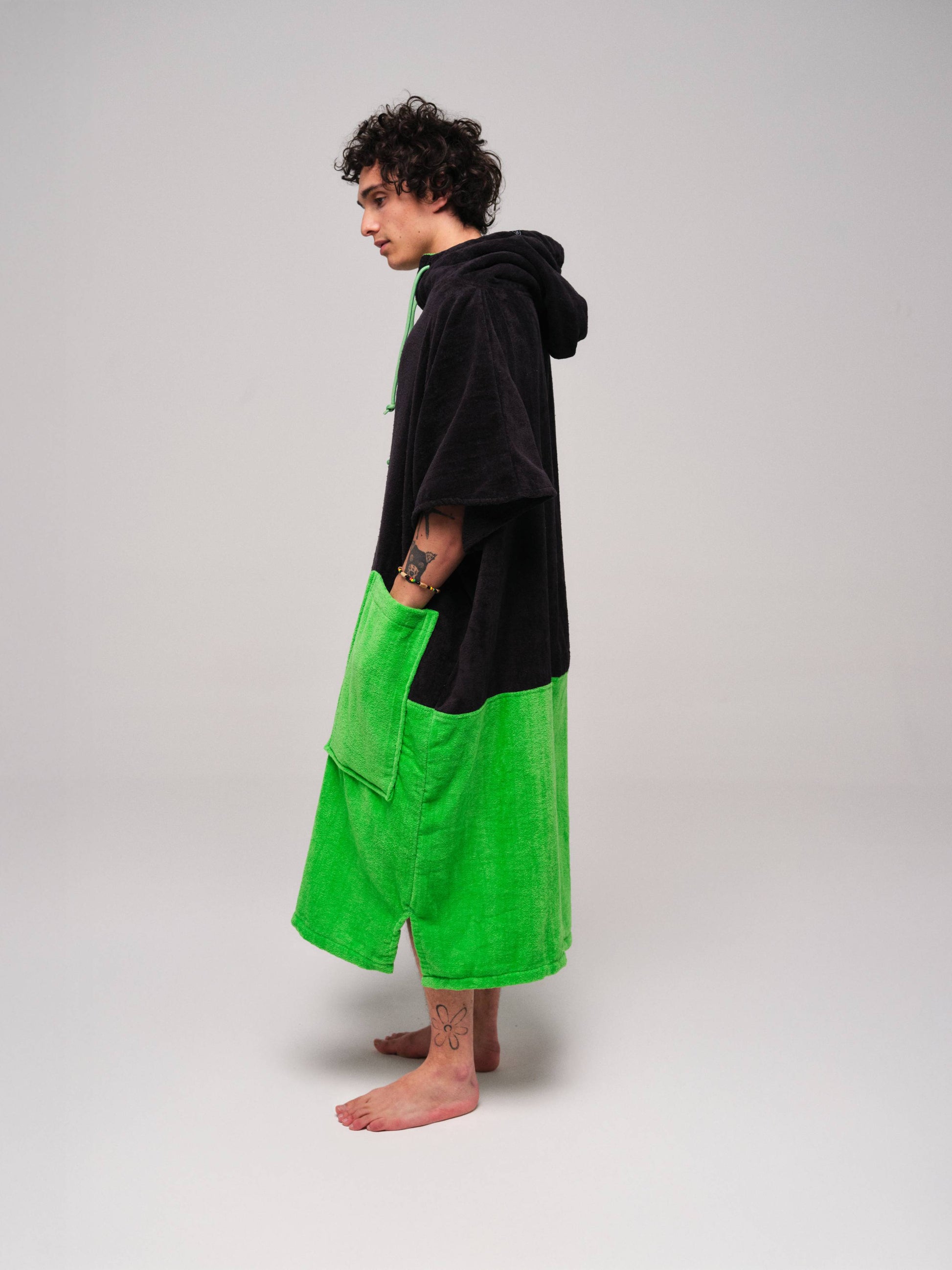 V Poncho Flash Line - Black Spring One Size