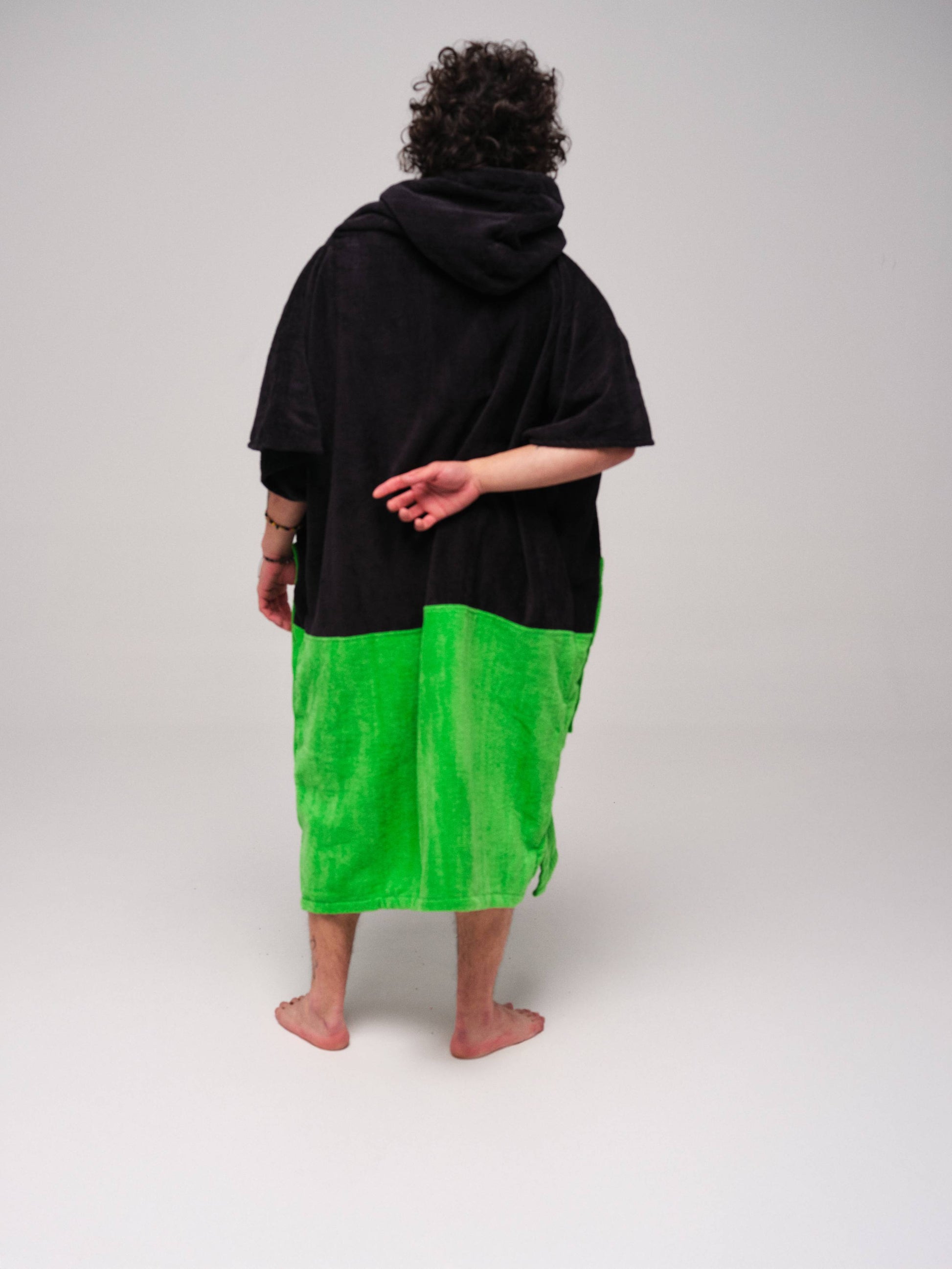 V Poncho Flash Line - Black Spring One Size