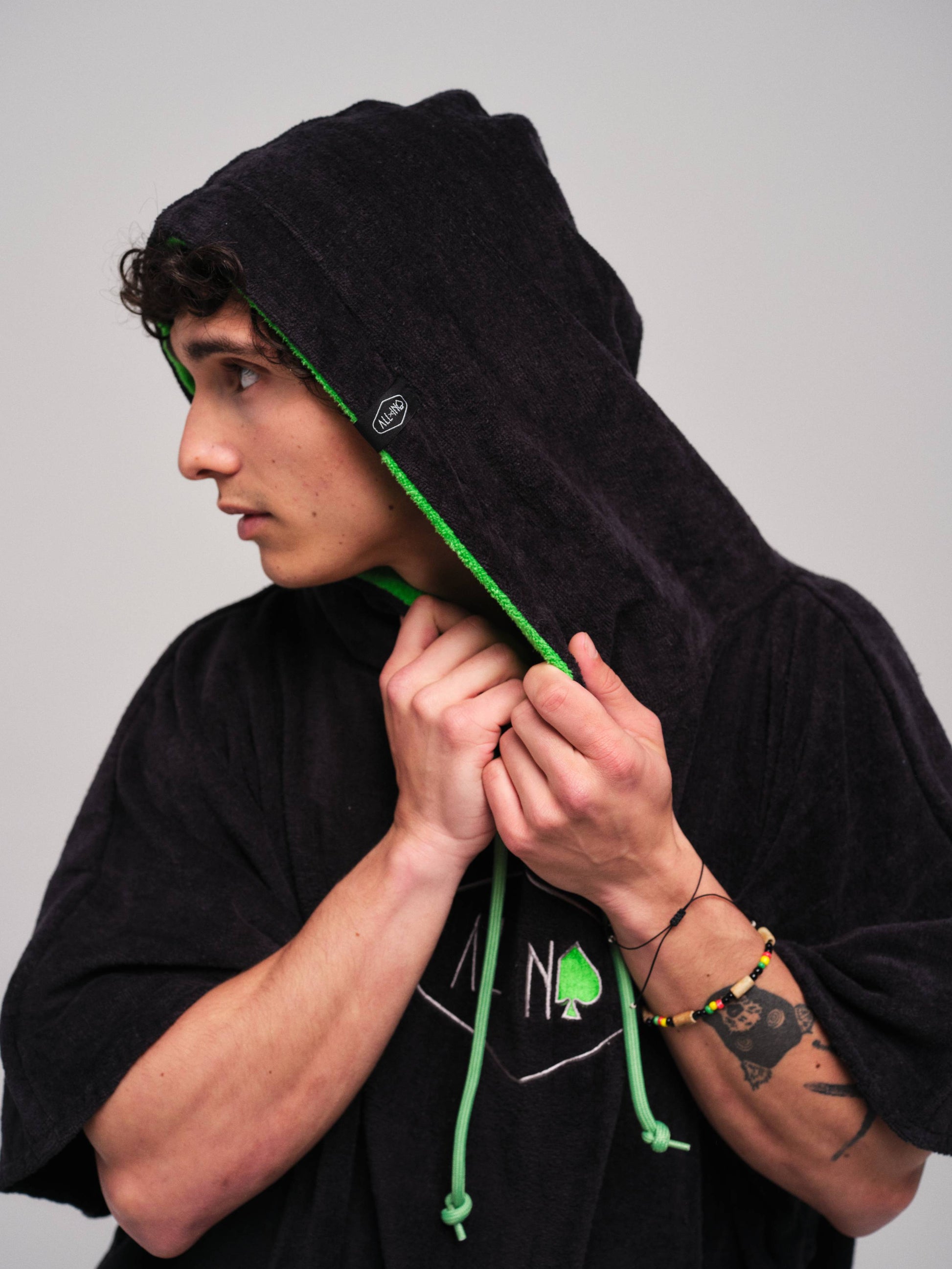 V Poncho Flash Line - Black Spring One Size