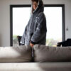 poncho plaid gris