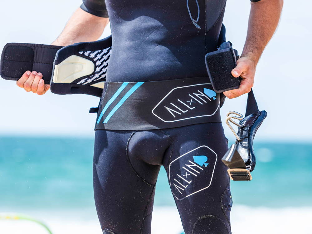 SALTY BELT: ENDLICH EIN WASSERDICHTER SPORTGÜRTEL FÜR SURFER!